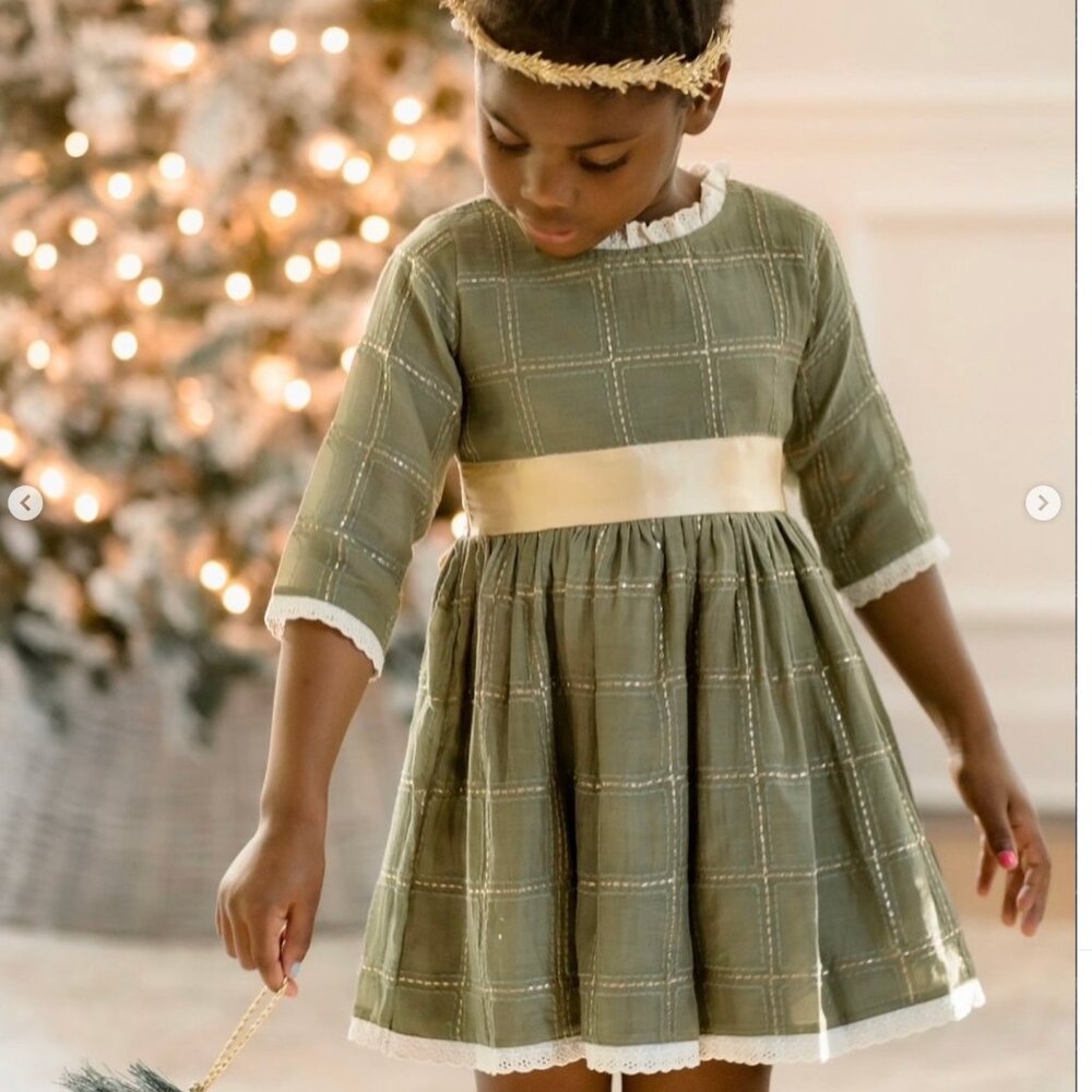 Well Dressed Wolf Size 6 St. Lucia in Gilded Green
